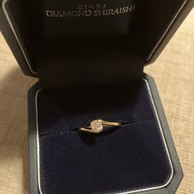 【銀座ダイヤモンドシライシの口コミ】 覆輪タイプの指輪を希望していました。
婚約指輪は通常使用しにくいデザイ…