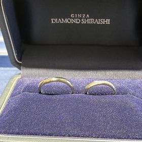 【銀座ダイヤモンドシライシの口コミ】 まずは、デザインと婚約指輪を重ね付けできるもので、選びました。ダイヤ…