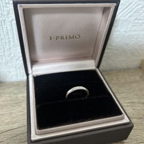 【アイプリモ(I-PRIMO)の口コミ】 フォルムはストレートで、シンプルなデザインでありながら斜めにダイヤが…