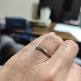 【銀座ダイヤモンドシライシの口コミ】 最初見た際はシンプルすぎるかと思いましたが、今後ずっとはめてていくと…