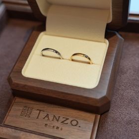 【TANZO.(鍛造指輪)の口コミ】 着け心地がよくて、初めてつけるのにすっと馴染む感覚でした。
綺麗なゴー…