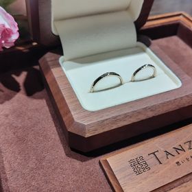 【TANZO.(鍛造指輪)の口コミ】 価格以上のデザインで、細部までこだわりを感じました。
リングの幅を太く…
