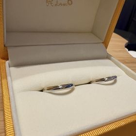 【ケイウノ ブライダル(K.UNO BRIDAL)の口コミ】 ケイウノのカローレのデザインをベースに、ストレートの形に変更しました…