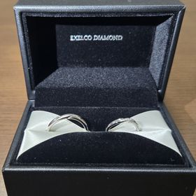 【エクセルコダイヤモンド(EXELCO DIAMOND)の口コミ】 以下の点を重視して指輪を選びました！
・指が綺麗に見えるウェーブ型
・…