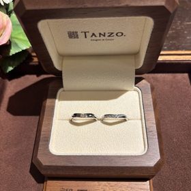 【TANZO.(鍛造指輪)の口コミ】 シンプルで、ある程度自分好みにデザインができたこと。
シャープなデザイ…
