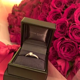 【ラザール ダイヤモンド(LAZARE DIAMOND)の口コミ】 デザインはストレートで、ダイアは0.24カラットです。
高さもフラットなの…