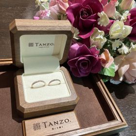 【TANZO.(鍛造指輪)の口コミ】 TANZO.さんならではの鍛造製法により頑丈で一生物の指輪であること。
また…