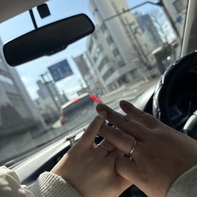 【銀座ダイヤモンドシライシの口コミ】 ストレートではなくウェーブがかったものにしました。
たくさん種類のある…