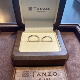 【TANZO.(鍛造指輪)の口コミ】 シンプルなデザインだが、色はTANZO.にしかないシャンパンゴールドで表面…