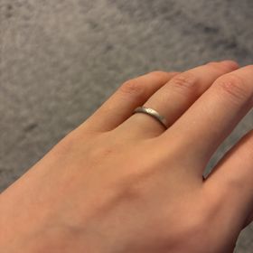 【銀座ダイヤモンドシライシの口コミ】 指輪の太さやダイヤモンドを何粒入れるか、角の丸みはつけるかなど自分好…