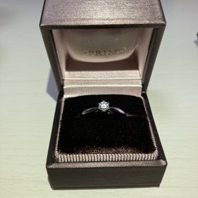 【アイプリモ(I-PRIMO)の口コミ】 とにかくダイヤモンドの輝きが美しく、指にはめるとずっと眺めてしまう程…