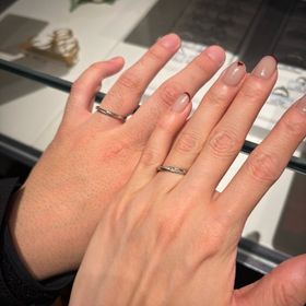 【銀座ダイヤモンドシライシの口コミ】 ペアのリングでどちらにもねじりが入ったデザインです。男性用にはありま…