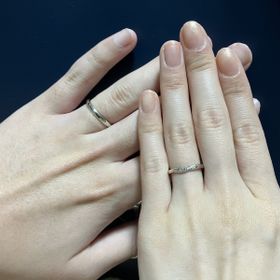 【銀座ダイヤモンドシライシの口コミ】 シンプルでウェーブのある形を求めていたので選びました。ストレートタイ…