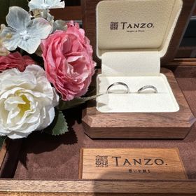 【TANZO.(鍛造指輪)の口コミ】 S字の指輪で探していました。ダイヤは7石と5石で悩みましたが、よりキラキ…