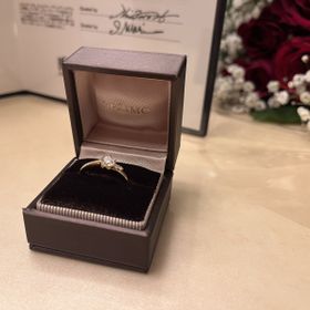 【アイプリモ(I-PRIMO)の口コミ】 ゴールドのデザインの婚約指輪を検討しておりました。ゴールドでもリング…