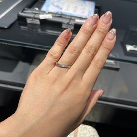 【エクセルコダイヤモンド(EXELCO DIAMOND)の口コミ】 ウェーブかS字の指輪を探していました。ダイヤモンドがキラキラ輝く指輪が…