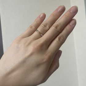 【PORTADA(ポルターダ)の口コミ】 【デザインについて】毎日つけられるシンプルなデザインですが、中央の素…