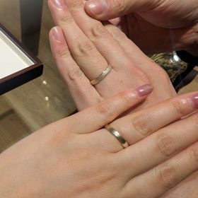 【杢目金屋(もくめがねや)の口コミ】 ストレートとＶ、カーブと色んなデザインのものを紹介して頂きました。
夫…