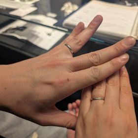 【エクセルコダイヤモンド(EXELCO DIAMOND)の口コミ】 ダイヤモンドに拘りがあるとの事で流石ダイヤが綺麗に見えるようなデザイ…