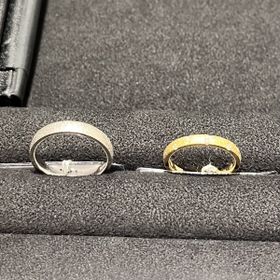 【with Happiness..の口コミ】 特徴的な加工のされたザラザラマットな面にダイヤが散りばめられていて個…