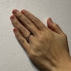 【銀座ダイヤモンドシライシの口コミ】 デザインも豊富で迷ってしまいましたが、色んな指輪を実際に試着する事で…