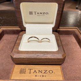 【TANZO.(鍛造指輪)の口コミ】 プラチナかゴールドで悩みましたが、ゴールドにも様々な種類があり、自分…