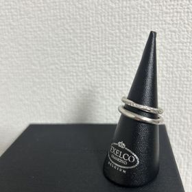 【エクセルコダイヤモンド(EXELCO DIAMOND)の口コミ】 女性の結婚指輪は、ダイヤモンドがたくさん付いており、どの角度から見て…