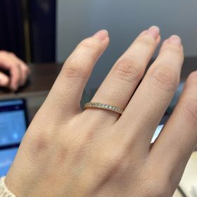 【俄(にわか)の口コミ】 結婚指輪はシンプルよりも、キラキラとしたキュートなデザインが好みだっ…