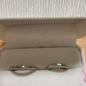 【Honey Bride(ハニーブライド)の口コミ】 二人とも、シンプルで大人っぽいタイプのものを求めていたので、付け心地…