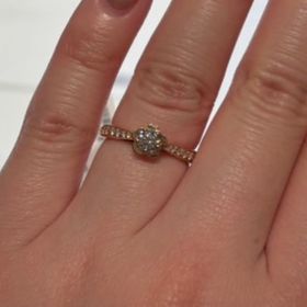 【シャネル(CHANEL)の口コミ】 好きなインフルエンサーの方がつけていてずっと気になっていました。カメ…