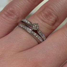 【俄(にわか)の口コミ】 最初は細身のハーフエタニティリングが気になり試着しましたがしっくりし…