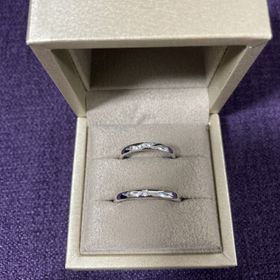 【HIROUMI(ヒロウミ)】の口コミ シンプルですが、プラチナがすごくツヤツヤしていてダイヤの輝きも強いと思...