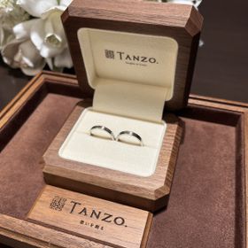 【TANZO.(鍛造指輪)の口コミ】 あえてダイヤモンドを付けず、夫婦で全く同じデザインにしました。ストレ…