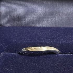 【銀座ダイヤモンドシライシの口コミ】 お気に入りのポイントは、ダイヤモンド加工を入れたことです。シンプルな…