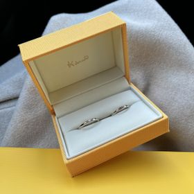 【ケイウノ ブライダル(K.UNO BRIDAL)の口コミ】 数あるデザインの中から一目惚れしたデザインにしました
シルバーかゴール…