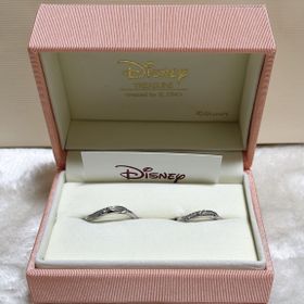 【ケイウノ ブライダル(K.UNO BRIDAL)の口コミ】 シンプルかつディズニー要素の入った指輪です。ファンタジアのミッキーの…