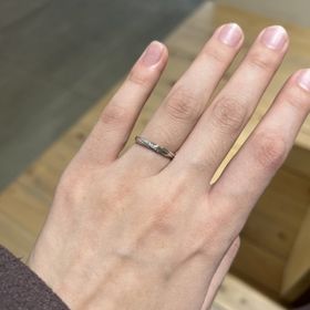 【出雲結(いずもゆい)の口コミ】 シンプルながら輝きのあるデザインで、とてもつけやすいです。指輪が苦手…