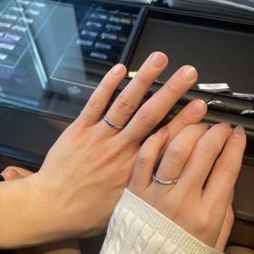 【エクセルコダイヤモンド(EXELCO DIAMOND)の口コミ】 ミル打ちのデザイン可愛く，一目惚れしました。
はじめは、シンプルなもの…