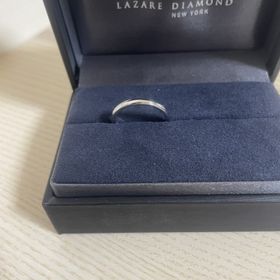【ラザール ダイヤモンド(LAZARE DIAMOND)の口コミ】 デザインはとてもシンプルで着け心地がとても良いです。
値段も10万ほどで…