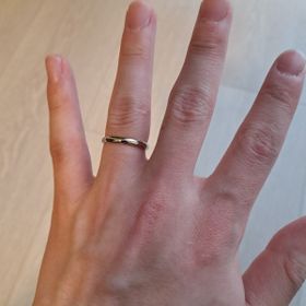 【銀座ダイヤモンドシライシの口コミ】 指輪のデザインは普段使いで邪魔にならないようなシンプルなものを探して…