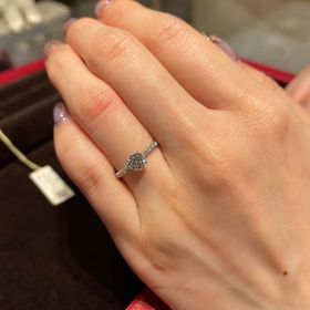 【カルティエ(Cartier)の口コミ】 元々、バレリーナソリテールリングやLOVEリングを着けてみたいと思い試着…