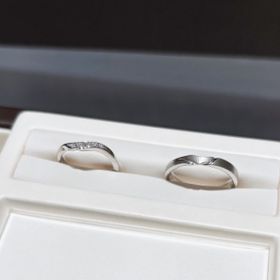 【俄(にわか)の口コミ】 沢山種類がありかなり迷いました。派手すぎずシンプルすぎず指輪が良かっ…