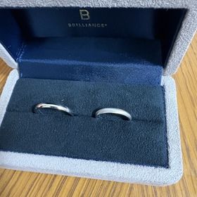 【BRILLIANCE+(ブリリアンスプラス)の口コミ】 指輪はシンプルで、尚且つデザインの融通がききました。
例えば刻印を自由…