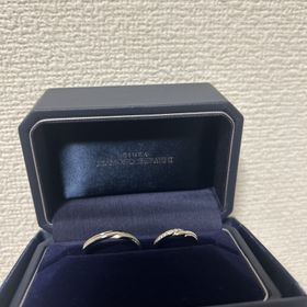 【銀座ダイヤモンドシライシの口コミ】 なんと言っても着け心地が抜群。
指輪が嫌いな人でも全然気にならない。
…