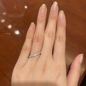 【TRECENTI(トレセンテ)の口コミ】 婚約指輪に合うV字、ハーフエタニティ、上下にミル打ちという私の理想を叶…