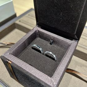 【PAVEO CHOCOLAT(パヴェオショコラ)の口コミ】 こちらの指輪は個性感あふれるデザインかと思います。
様々な指輪のデザイ…