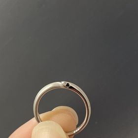 【エクセルコダイヤモンド(EXELCO DIAMOND)の口コミ】 指輪にマット加工をフェードアウトする形でいれていただきました。

指輪…