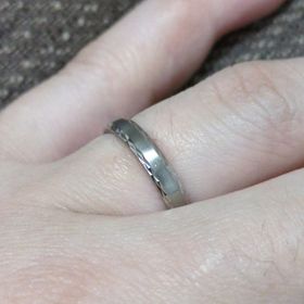 【FISCHER(フィッシャー)の口コミ】 指輪のデザインはシンプル過ぎず、他の方と被らないような見た目で気に入…