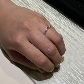 【TRECENTI(トレセンテ)の口コミ】 花の台座にダイヤモンドが埋め込まれたデザインが可愛くてときめきました…