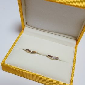 【ケイウノ ブライダル(K.UNO BRIDAL)の口コミ】 「プラチナとゴールドのコンビ」「ウェーブライン」「メレ付き」「埋め込…